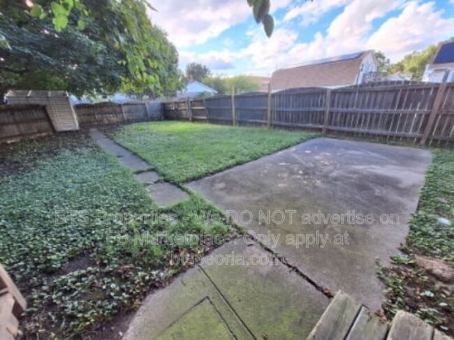 Building Photo - 114 S Cedar St