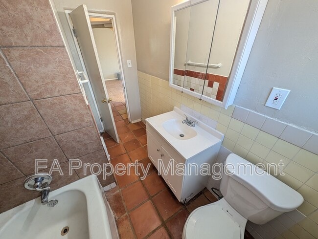 Building Photo - 542 Alvarado Dr SE