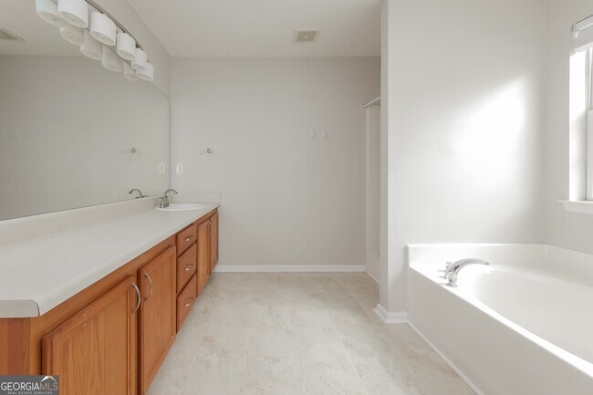 Building Photo - 408 Parkside Way