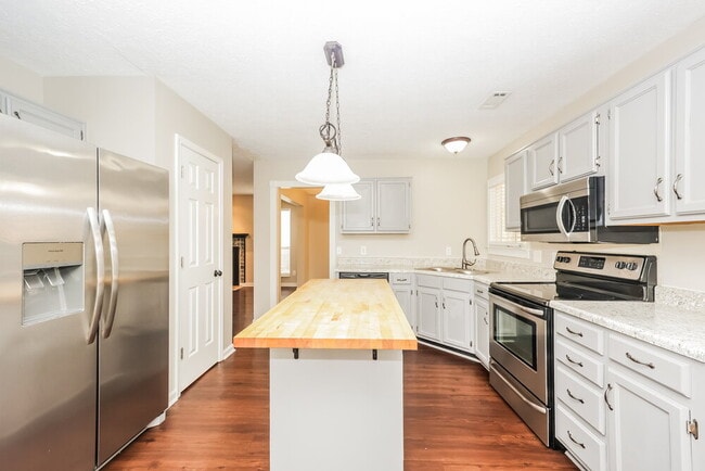 Building Photo - 317 Hunters Chase Dr