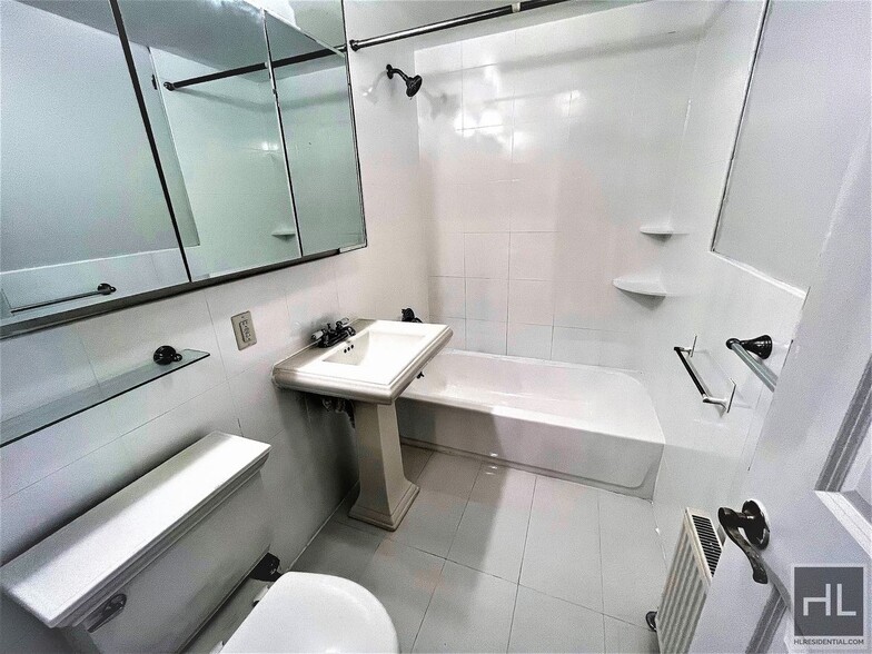 Building Photo - East 5th Street