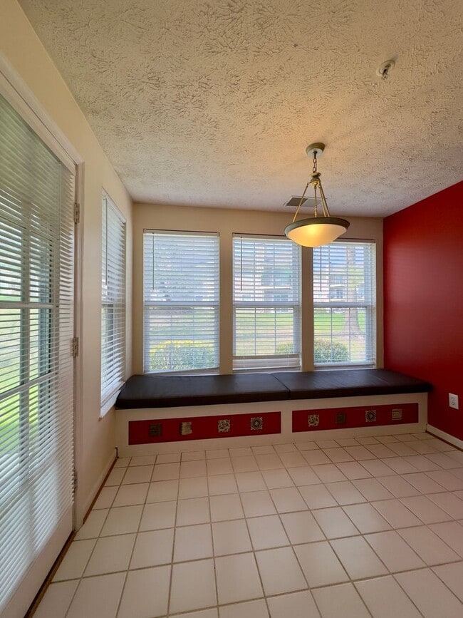 Building Photo - Charming 2 Bedroom/1 Bathroom Apartment in Nottingham, MD!