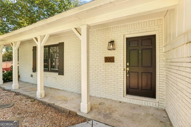 Building Photo - 190 Thompson Pl