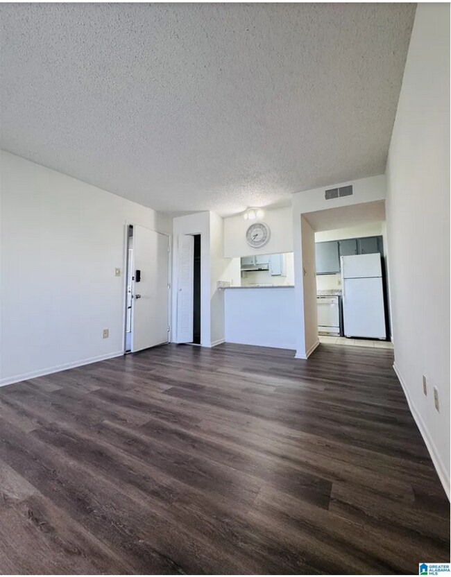Building Photo - 422 Skyview Dr