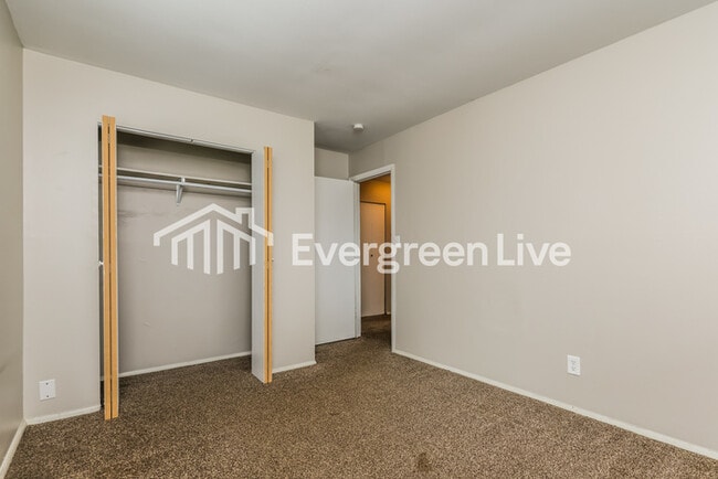 Building Photo - 204 W Boitnott Dr