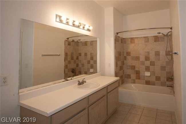 Building Photo - Unfurnished 2 Bd / 2 Ba Condo in a Beautif...