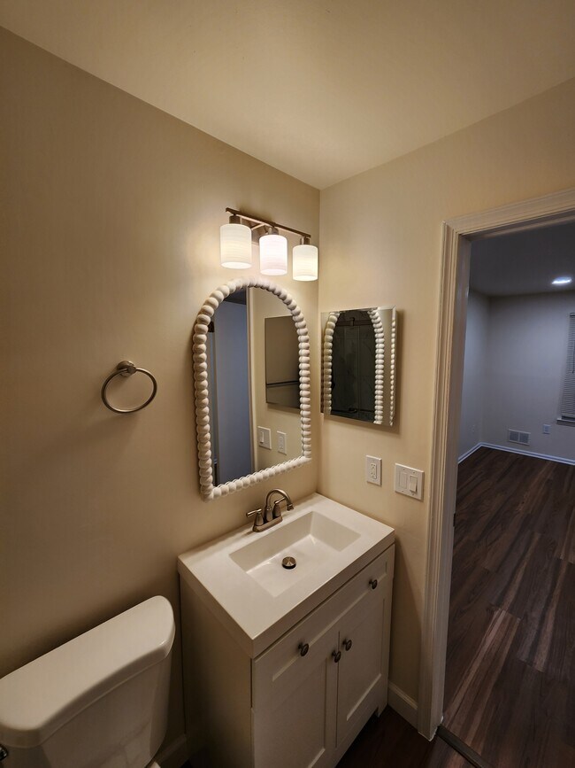 Building Photo - 33 Cypress Ct