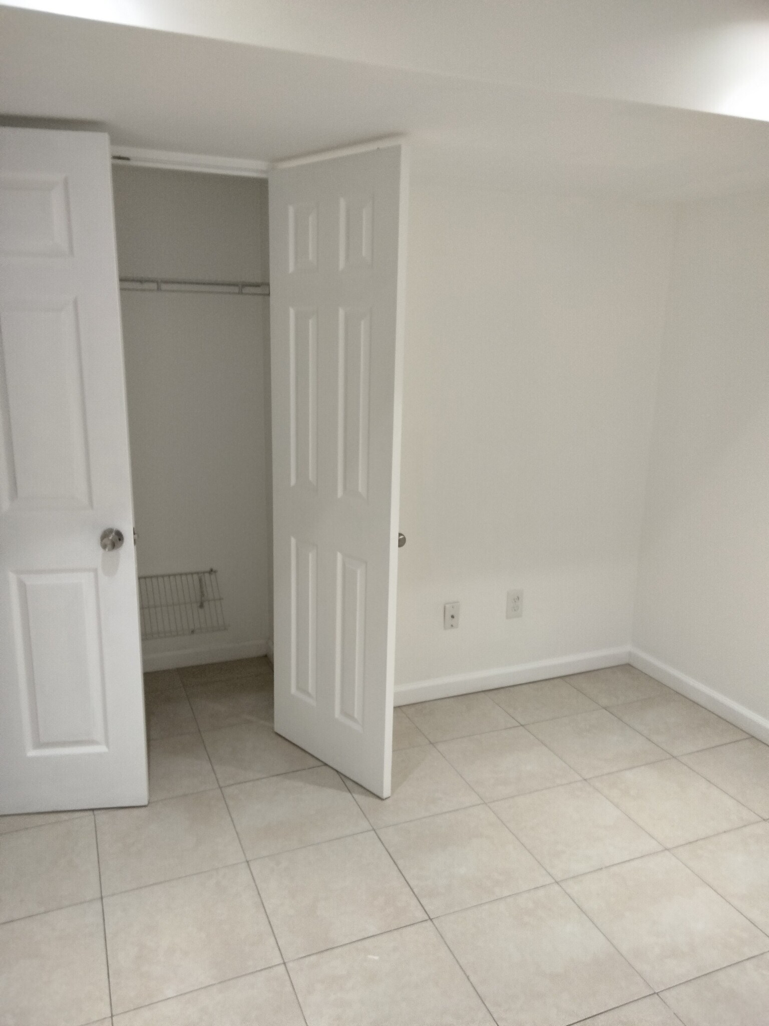 Building Photo - 34 Blaine Ave