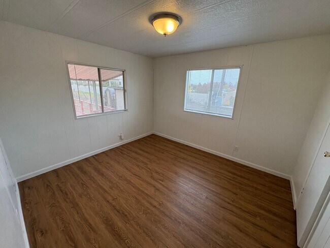 Building Photo - Pleasant Country Home Available Now!