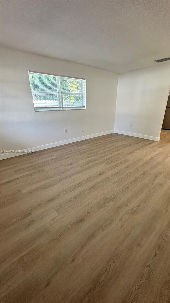 Building Photo - 6114 SW 31st St