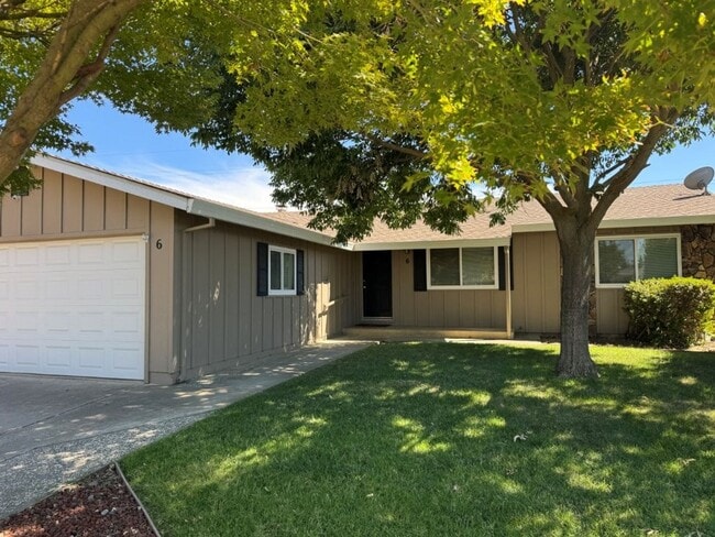 Primary Photo - Charming 3 Bedroom Home with Foothill Views