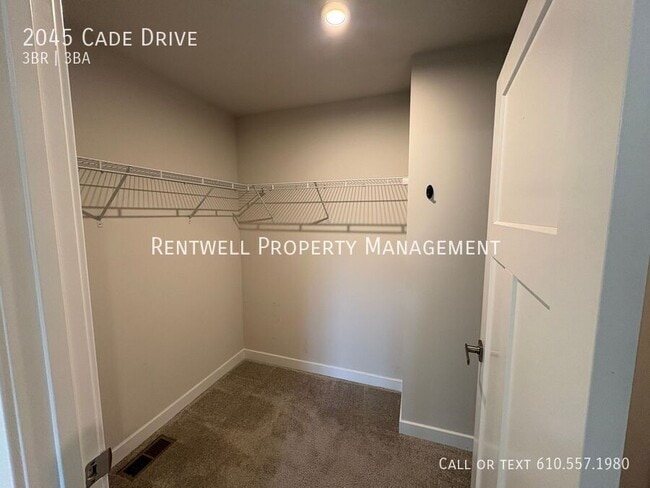 Building Photo - 2045 Cade Dr