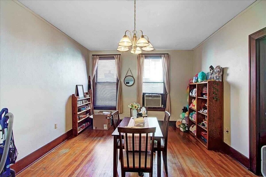 Dining Area - 137 E Court St