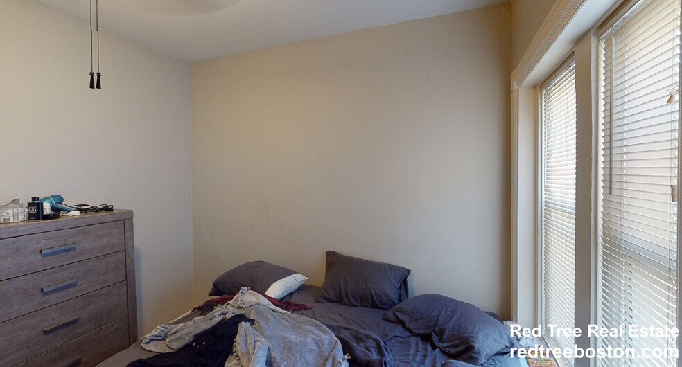 Building Photo - 904 Massachusetts Ave