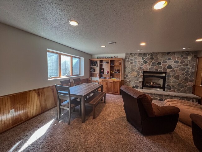 Building Photo - Single Family Home in Moorhead!