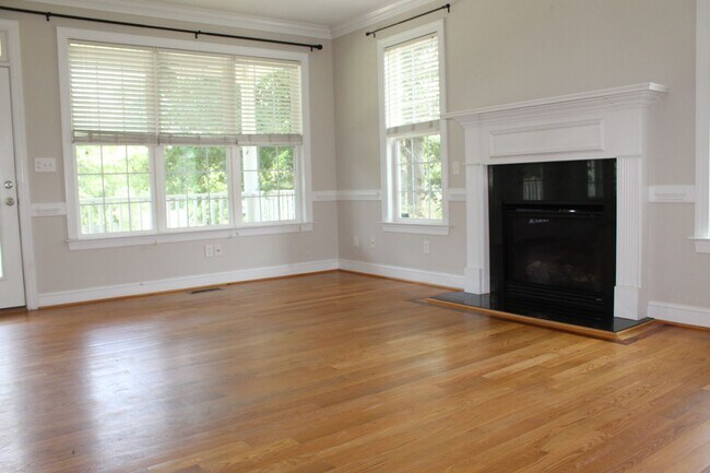 Building Photo - 113 Red Field Pl