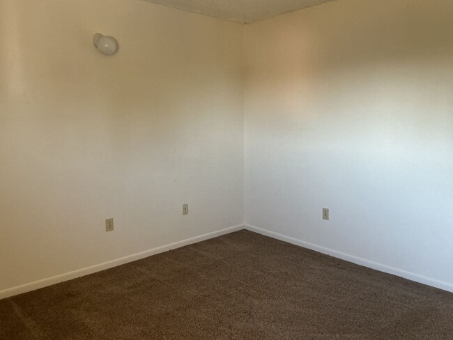 Building Photo - 411 E Park St