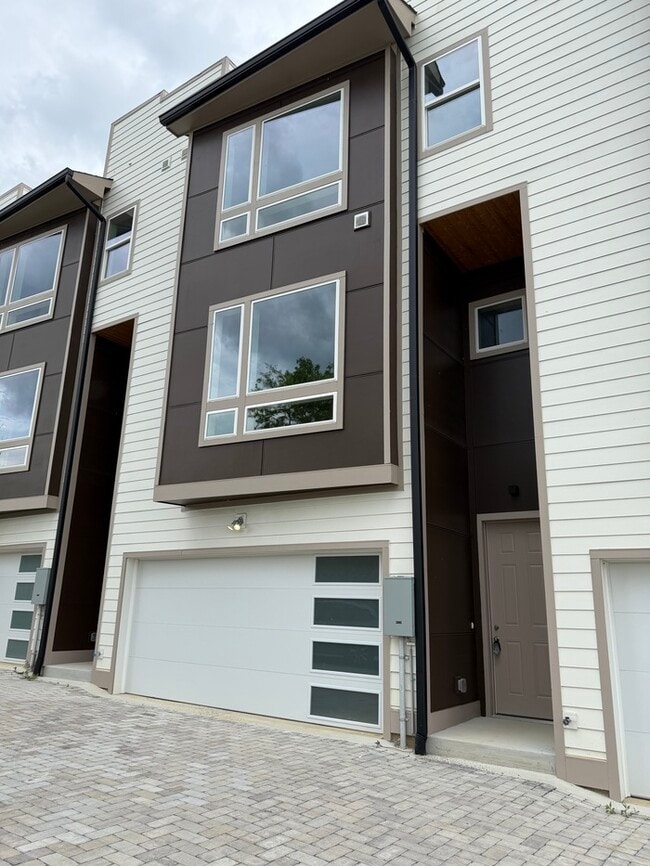 Building Photo - 105 Hart Ln