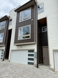 Building Photo - 105 Hart Ln