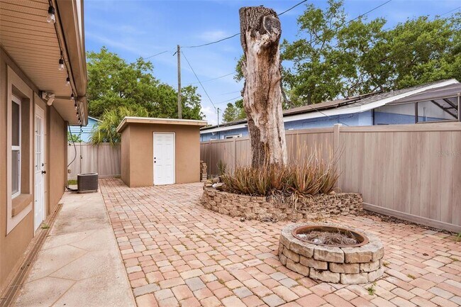 Building Photo - 2121 Park St N