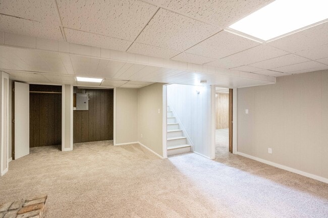 Building Photo - 106 NE Grant St