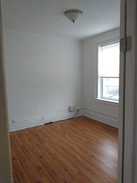 Building Photo - 276 Oriental Pl