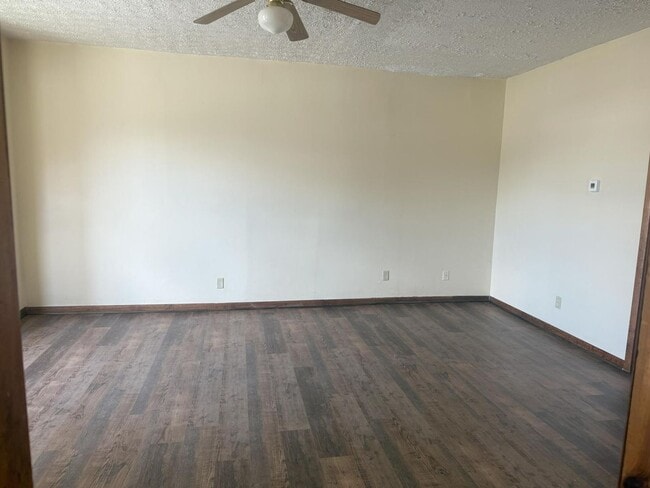 Building Photo - 91 N Buena Vista St