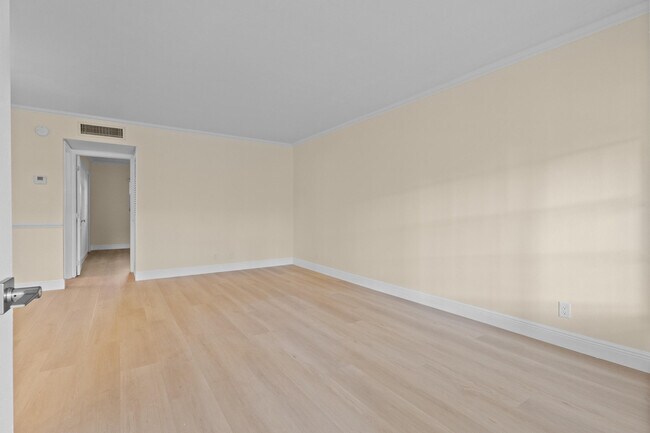 Building Photo - 1965 SE 5th Ct