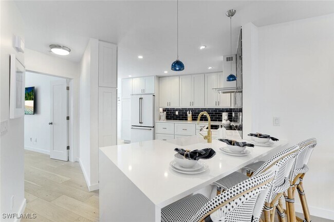 Primary Photo - 8345 Excalibur Cir