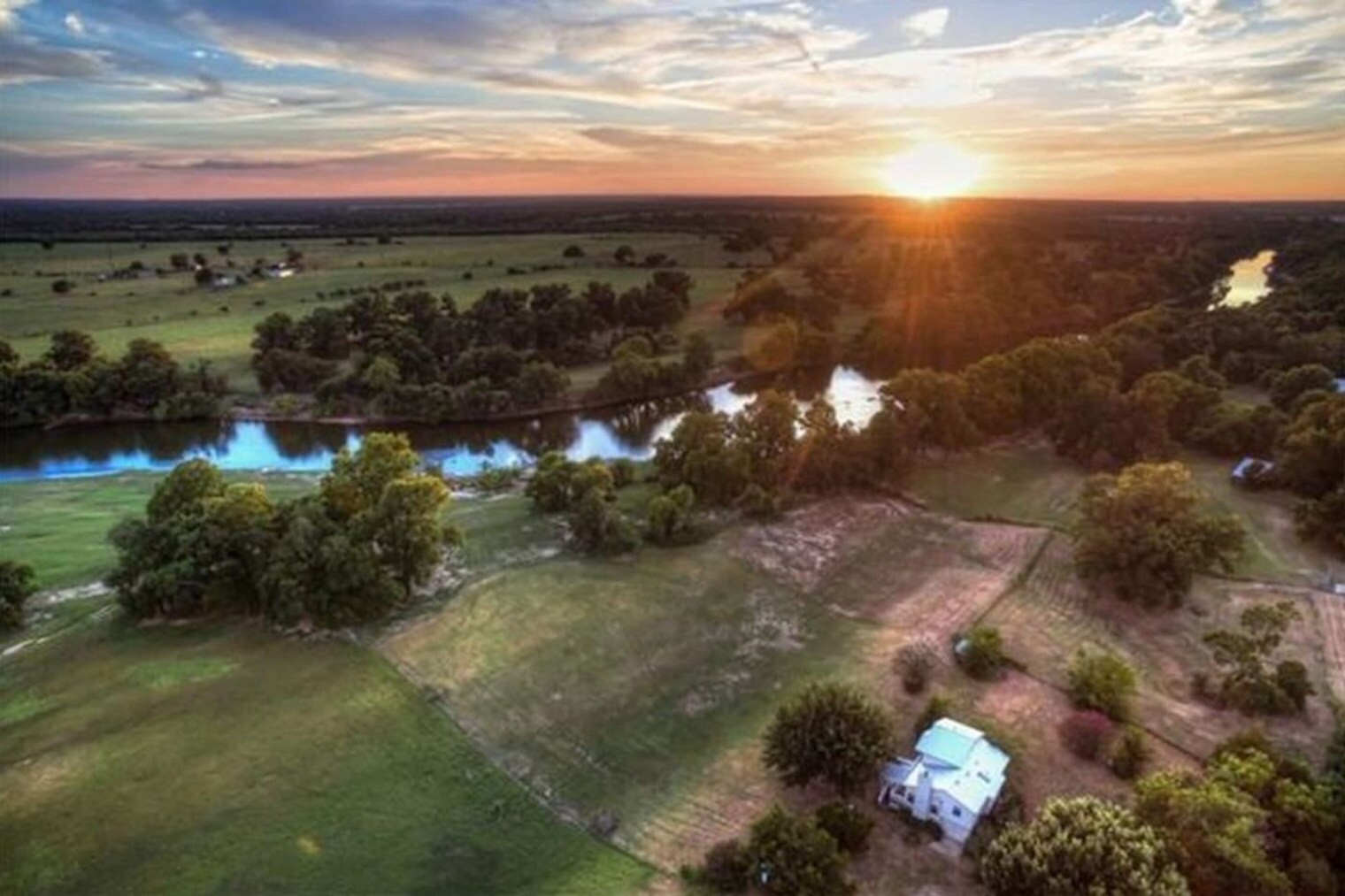 Building Photo - 123 Nicole Ln