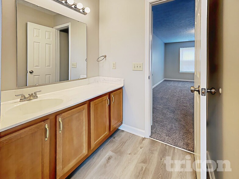 Building Photo - 614 Eastpointe Dr