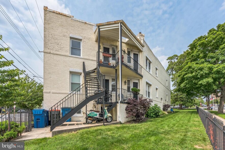 Building Photo - 401 Douglas St NE