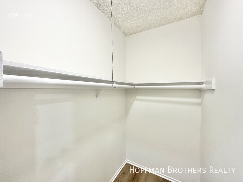 Building Photo - 20445 Saticoy St