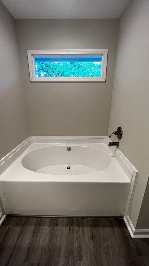 Building Photo - BRAND NEW 3bd/2ba Bungalow Renovation!!! -...