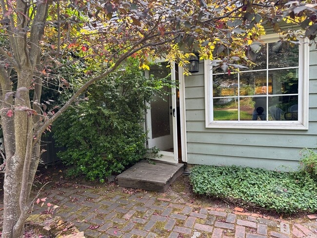 Building Photo - Custom 1 bedroom apartment in downtown Eug...