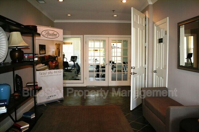 Building Photo - 300 Riverbend Dr