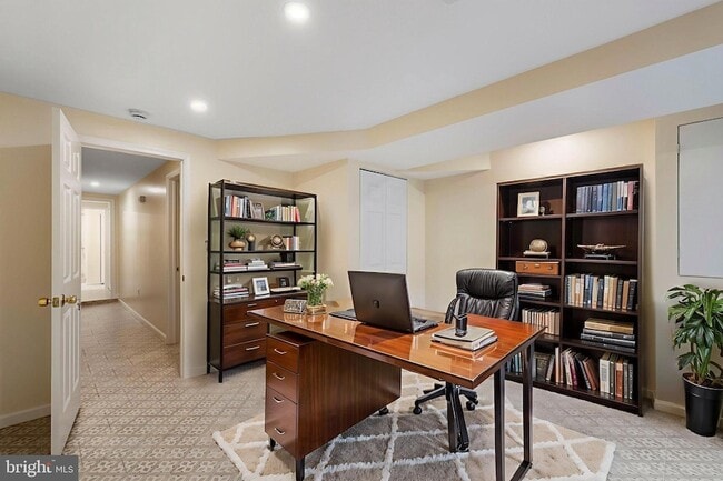 Building Photo - 145 D St SE