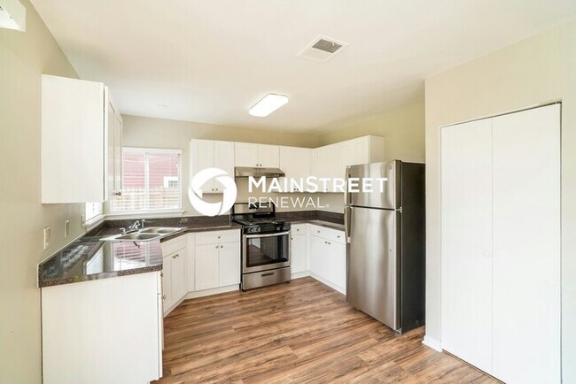 Building Photo - 3 Bedroom Pet-Friendly Home in San Antonio, TX with Main Street Renewal
