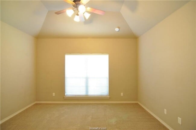 Building Photo - August 2026 Pre-Lease!! Spacious 4 Bed, 3 ...