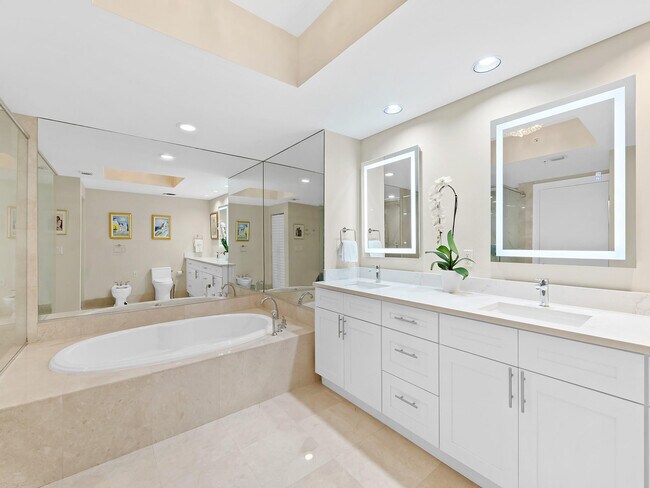 Building Photo - 715 Bayshore Dr