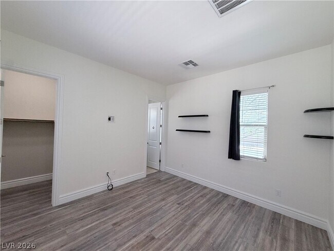 Building Photo - 9936 Wildhorse Cyn Ave