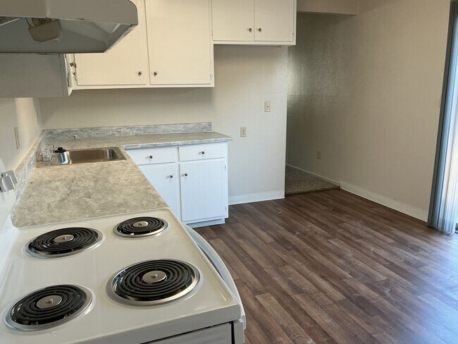 Building Photo - 218