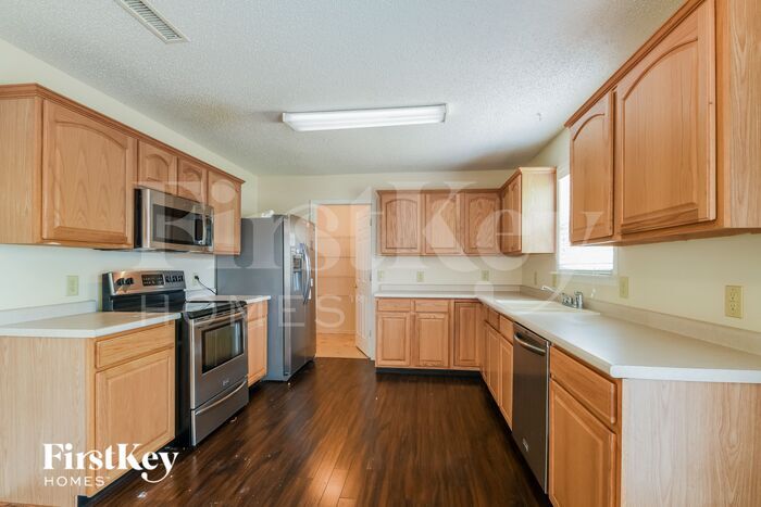 Building Photo - 10372 Waveland Cir