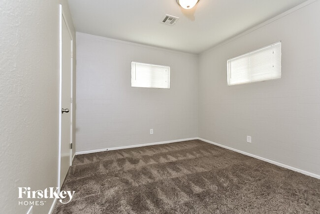 Building Photo - 5236 Apple Valley Ln