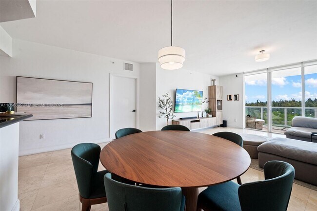 Building Photo - 15051 Royal Oaks Ln