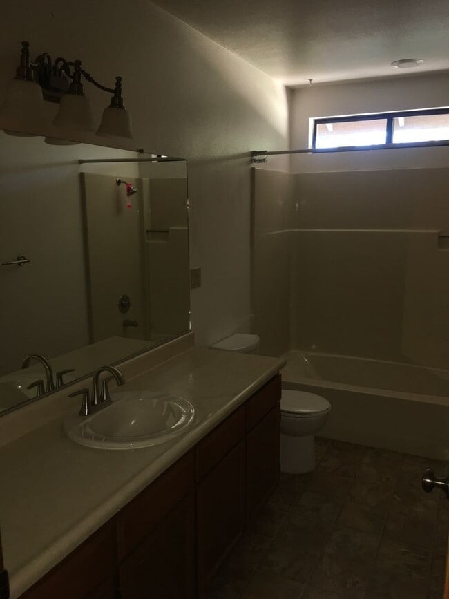 Building Photo - Oak Haven Neighborhood 3 bedroom  in Cul-De-Sac
