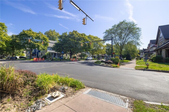 Building Photo - 91 Merriman St
