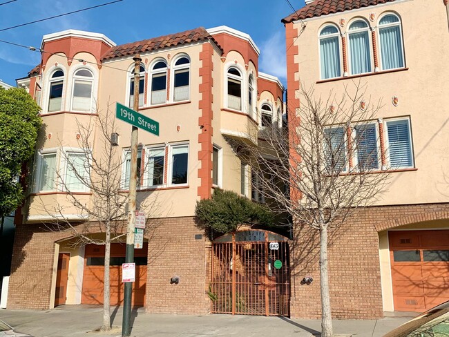 Building Photo - Renovated yet Classic Inner Mission (18th ...