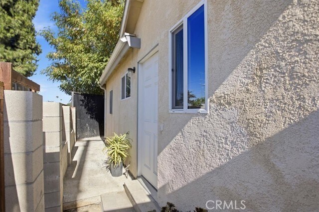 Building Photo - 7542 White Oak Ave