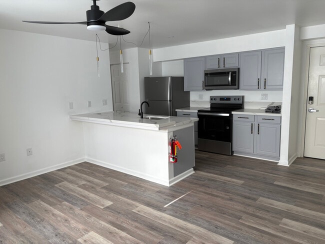 Building Photo - 150 N Main St